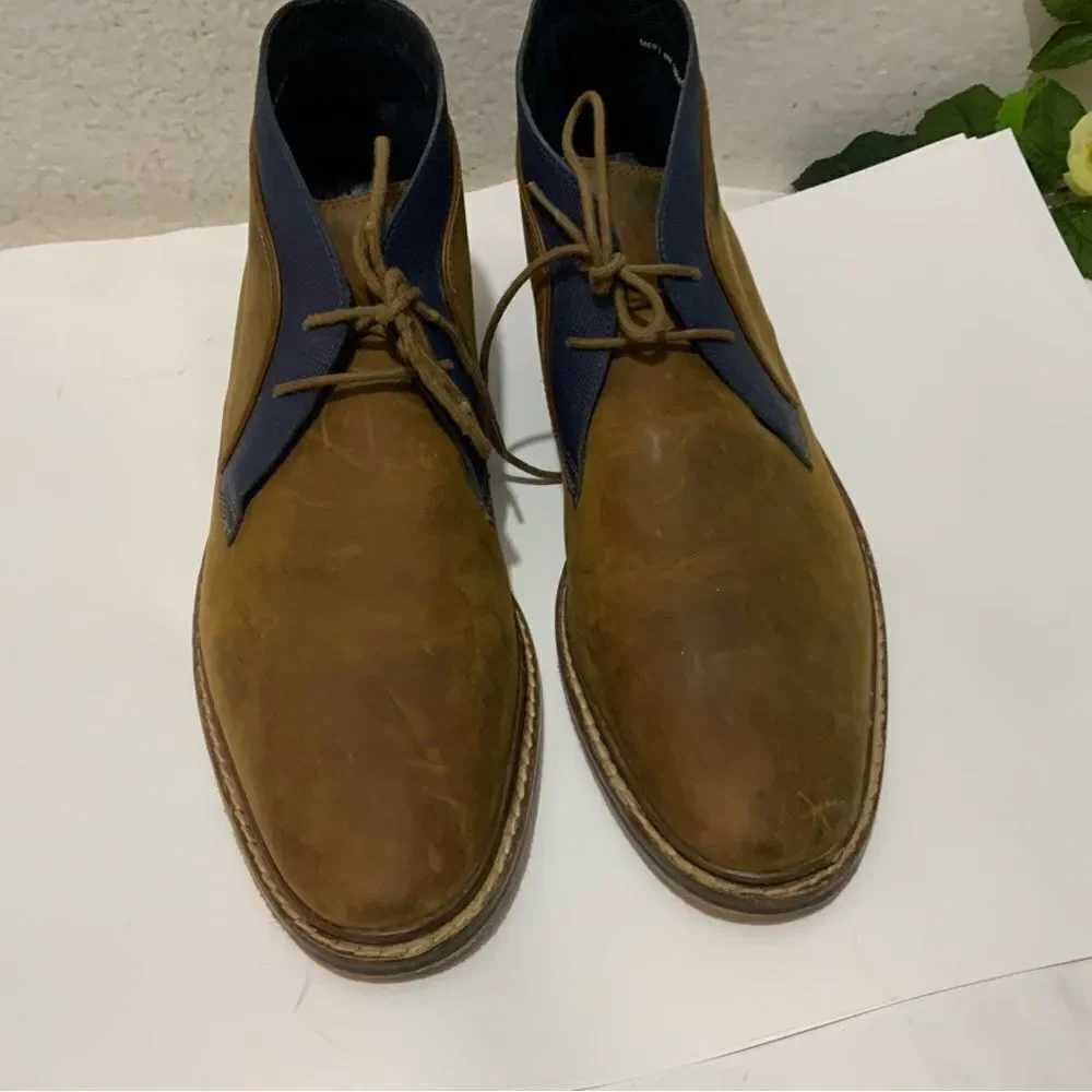 Cole Haan C20149 Mens size 9 Cambridge Chukka Brown leather Boots